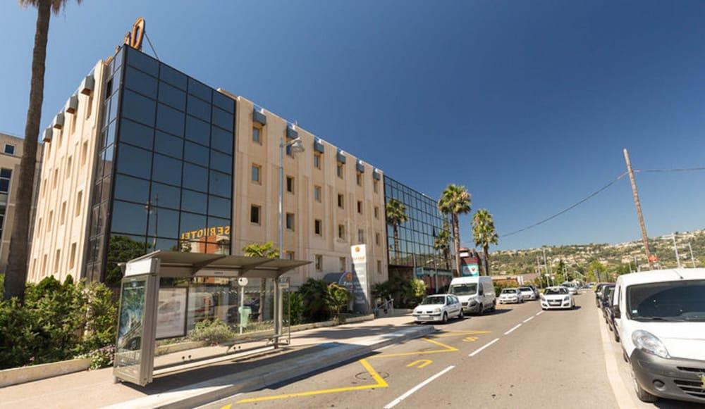Kyriad - Stade Hotel 3*