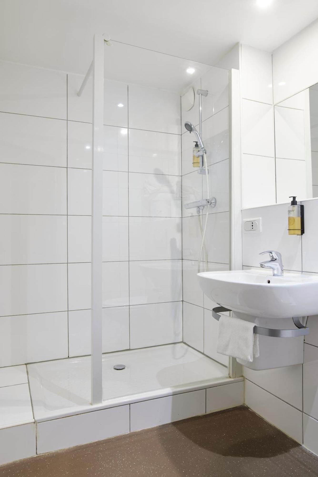 Hotel Kyriad - Stade 3*